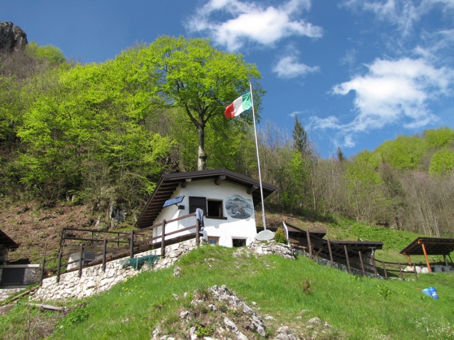 Rifugi e Bivacchi d''Italia.......